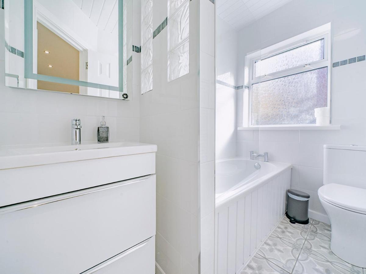 Pass The Keys - Bright & Airy 2Br 2Bath Apt In Perfect Location Belfast Extérieur photo
